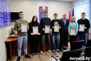 Узнагароджаныя добраахвотнікі. Фота: beresta.by