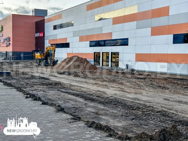 OldCity пашыраецца: у гандлёвага цэнтра будуюць павільёны для новых кафэ і крам