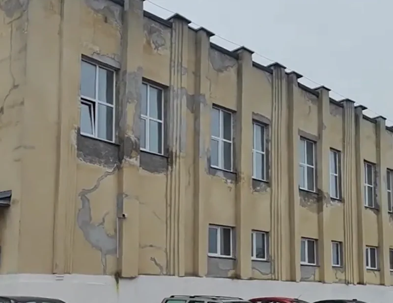 Жыхарка Ваўкавыска паскардзілася на жаласны стан гарадскога басейна. З ЖКГ прыйшоў неадназначны адказ ФОК у Ваўкавыску. Скрыншот відэа з TikTok