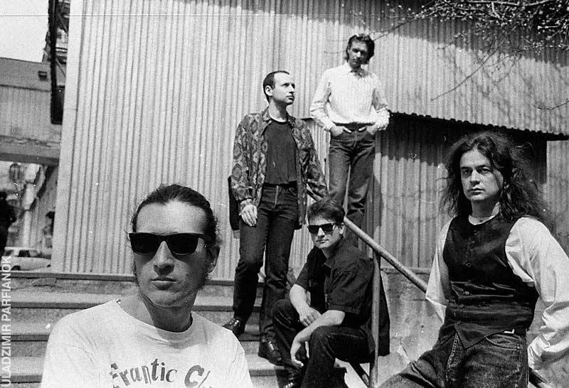 “Магчыма, будзе і новы матэрыял”. Вакаліст гурта Ulis Слава Корань расказаў, як эміграцыя не дае яму пісаць Чальцы гурта Ulis, 29.04.1993г. (Слава Корань справа) Фотаархіў са старонкі фатографа Уладзіміра Парфянка ў Facebook