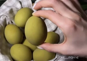 як пафарбаваць яйкі на Вялікдзень у аліўкавы колер