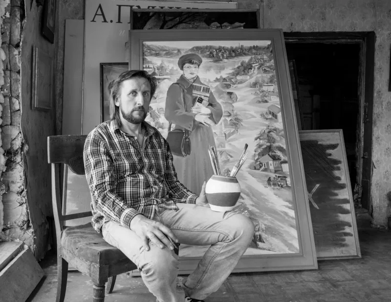 Алесь Пушкін у майстэрні, Бобр, травень 2014. Фота: Янак Козель