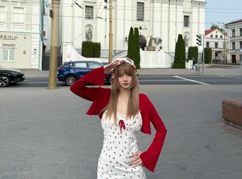 У Гродна прыехала вельмі мілая турыстка з Кітая – гараджане шкадуюць, што не паспелі зрабіць з ёй фота У Гродна прыехала вельмі мілая турыстка з Кітая – гараджане шкадуюць, што не паспелі зрабіць з ёй фота