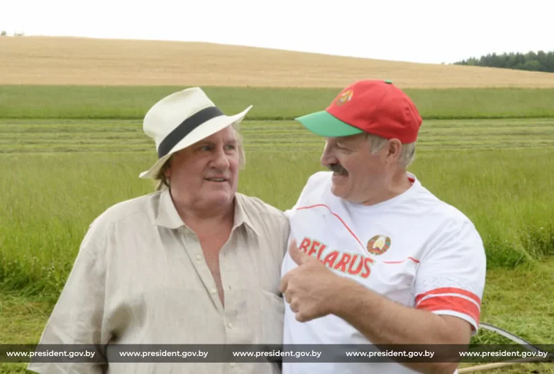 Жэрар Дэпардзьё і Аляксандр Лукашэнка сустрэліся ў 2015 годзе ў Беларусі. Фота: president.gov.by