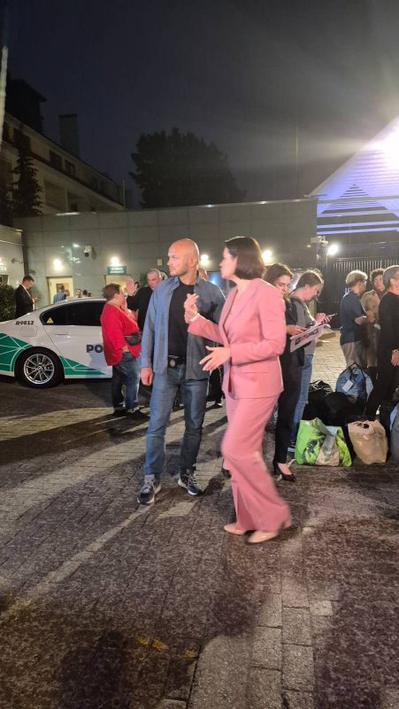 В Вильнюсе встречают Павла Можейко и других освобожденных 11 сентября политзаключенных (обновлено)