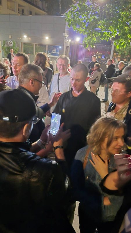 В Вильнюсе встречают Павла Можейко и других освобожденных 11 сентября политзаключенных (обновлено)