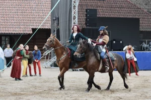 «Такі выпадак — адзін на мільён». Кіраўнік коннага клуба пракаментаваў гібель каня на выступленні ў Лідзе Выступ клуба ў Лідзе 13 верасня 2025 года.