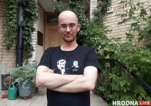 «Хочаш займацца палітыкай — заставайся за кратамі». Сяргей Спарыш расказаў пра сустрэчу і расставанне з Мікалаем Статкевічам Фота: Сяргей Спарыш у офісе партыі "Народная грамада". Вільня. 17.09.2025