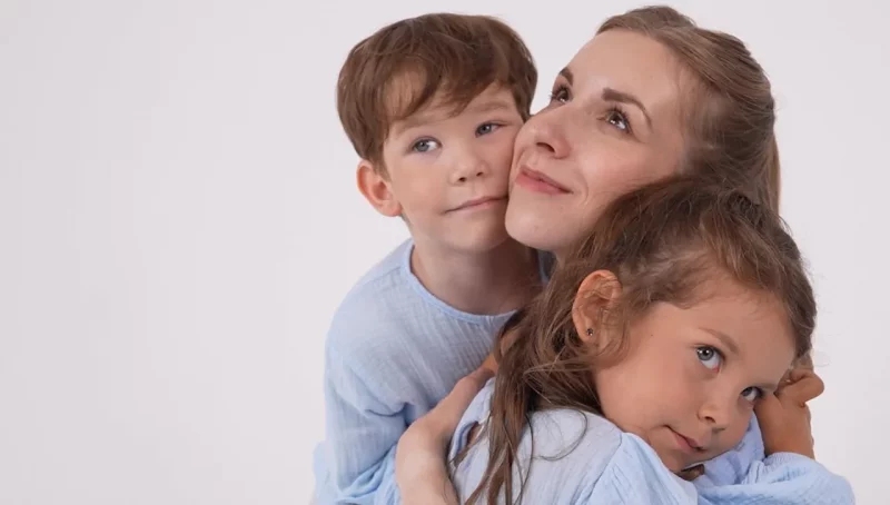 "Відэа адарваныя ад рэальнага жыцця". Што не так з прапагандай дзетараджэння ў Беларусі Скрыншот з відэа, якое прапагандуе адмову ад абортаў