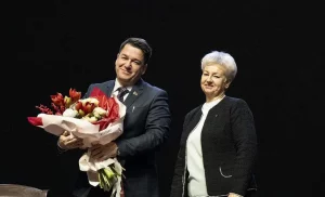 У Гродне прызначылі новага дырэктара філармоніі. Папярэдні, верагодна, затрыманы Справа - Наталля Леўшунова. Фота: "Гродзенская праўда"