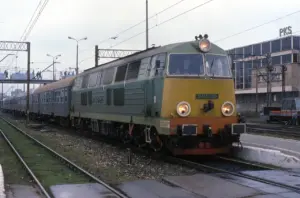 Цягнік на вакзале ў Беластоку ў 1994 годзе. Фота: Phil Richards / Flickr