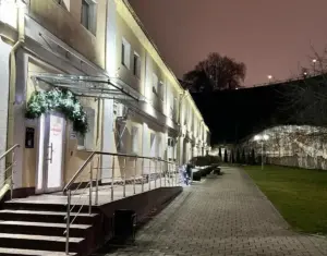 Падпорную сцяну ля гродзенскага драмтэатра даследуюць з дапамогай геарадара і ультрагуку Подпорная стена. Фото Яндекс.Карты