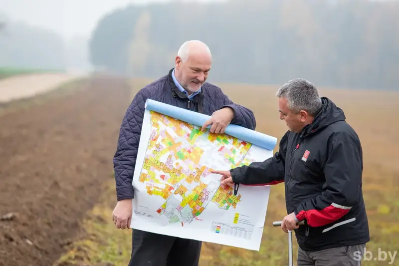 У Германіі затрымалі дэпутата, у якога на плантацыі цыбулі пад Лідай працавалі зняволеныя Владельцы плантации "Цыбулька-Бел" под Лидой Йорг Дорнау и Юрий Куницкий. Фото: sb.by