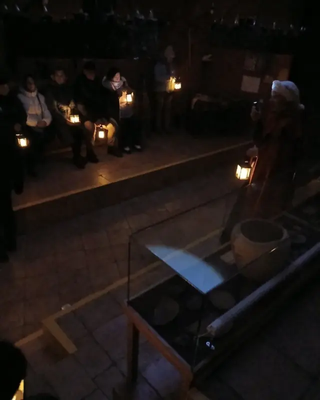 В Лидском замке проводят экскурсию с фонариками — погружают в Средневековье