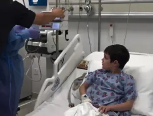 Гродзенцу з міядыстрафіяй Дзюшэна ўвялі патрэбны прэпарат у дубайскай клініцы Ваня Стеценко