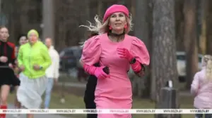 «Забег прыгажосці». У Гродне дзяўчаты прабягуцца ў сукенках (абноўлена) забег в платьях