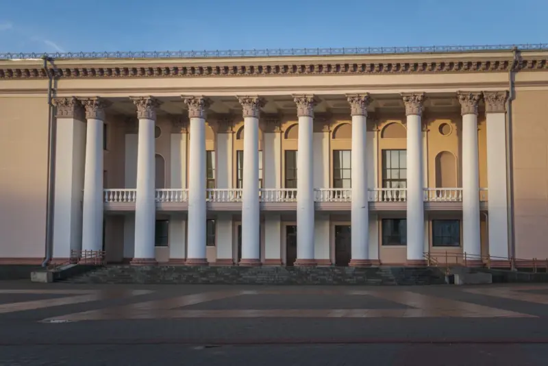 У Гродне пачнуць рэканструкцыю Палаца культуры Тэкстыльшчыкаў Палац Тэкстыльшчыкаў на Савецкай плошчы. Фота: iStock