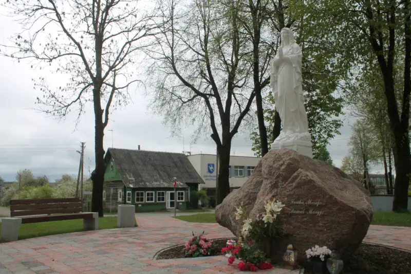 «Змірыліся, што не паедуць нават на могілкі да родных». Пабывалі ў Дзевянішках — вёсцы ў літоўскім выступе, акружаным Гродзеншчынай Дзевянішкі — найбуйнейшая вёска Дзевянішкскага выступу. Фота: Hrodna.life