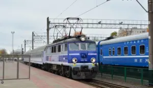Ці адновіць Польшча пасажырскія цягнікі з Беларуссю? Журналісты даведаліся Поезд Гродно-Белосток с прицепными вагонами по маршруту Гродно-Краков.