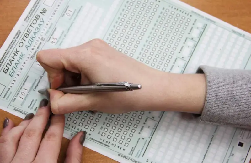 Стобальнікаў усё больш, а паступіць усё цяжэй. Што з паступленнем у ВНУ ў Беларусі ў 2026 годзе? Цэнтралізаванае тэсціраванне. Фота: "Ашмянскі веснік"