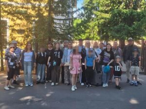 Цёплая сустрэча з ігуменняй Гаўрыілай і адпачынак у санаторыі "Азёрны". Як сем'і расійскіх ваенных трапляюць на рэабілітацыю ў Гродна?