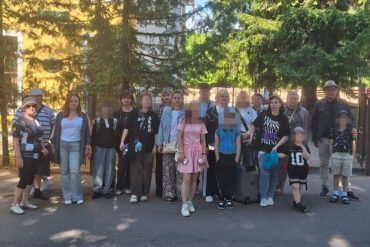 Цёплая сустрэча з ігуменняй Гаўрыілай і адпачынак у санаторыі “Азёрны”. Як сем’і расійскіх ваенных трапляюць на рэабілітацыю ў Гродна?