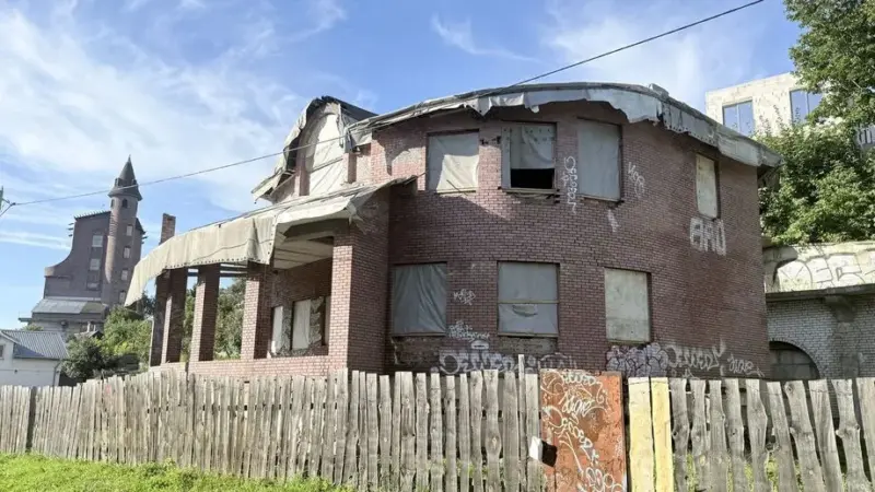 У Гродне прадаюць недабуд па суседстве з «домам Дракулы»